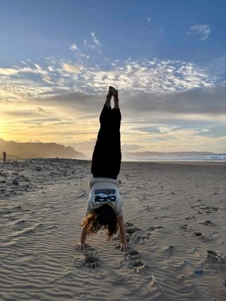 Nevíme, jestli je hezčí stojka, výhled, triko nebo @julie_je_dost zezadu…Co ale víme je, že to vypadá jako dobrej vejlet....