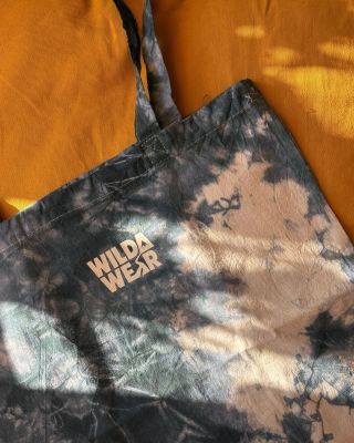 Zrovna jsme odeslaly balíček plný plátěnek na míru. 🫶 Co na ně říkáš? 😋 Jakou barvu bys nosil/a ty? 🤔